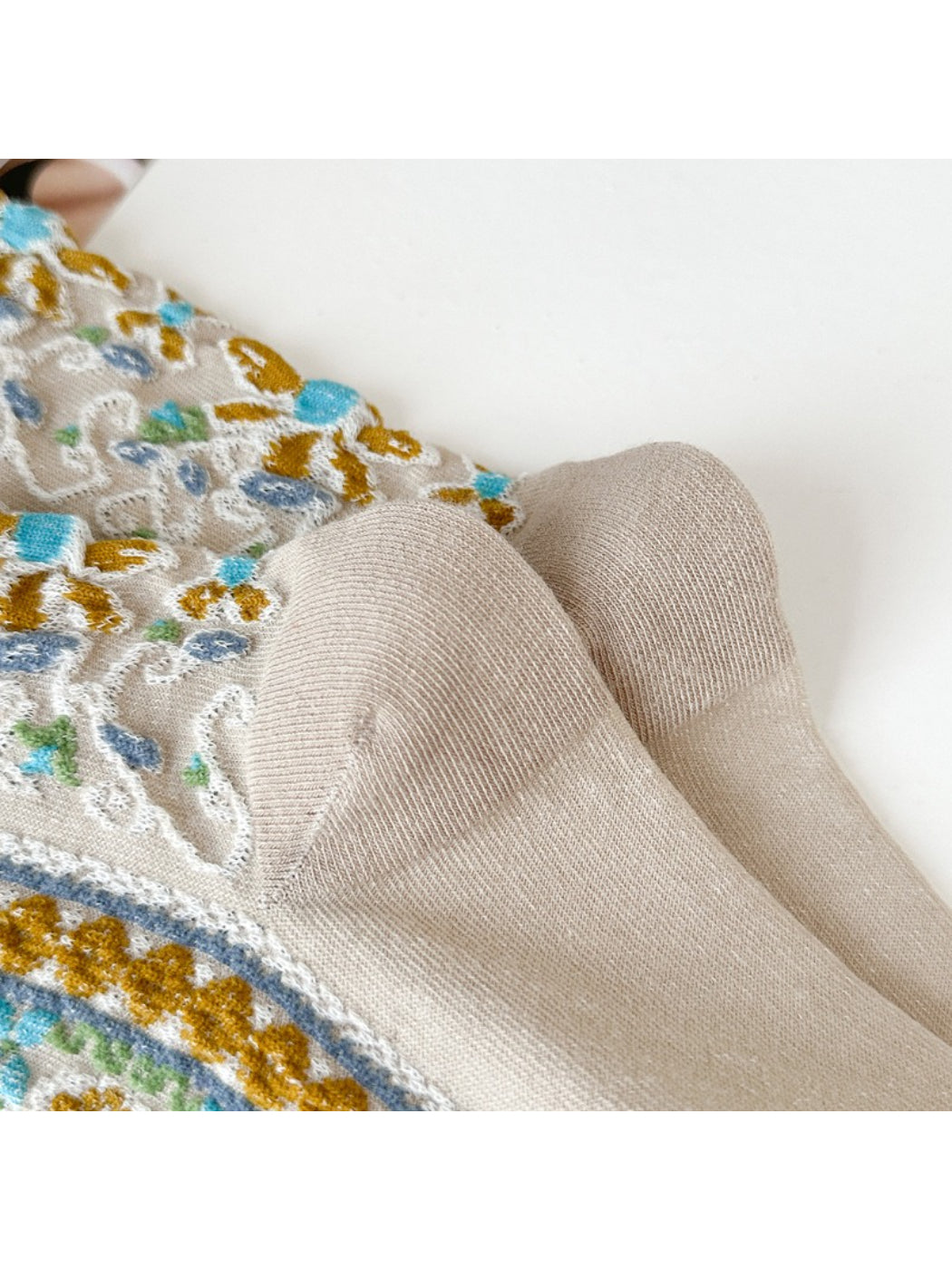 Rufia - Textured Floral Ribbon Socks