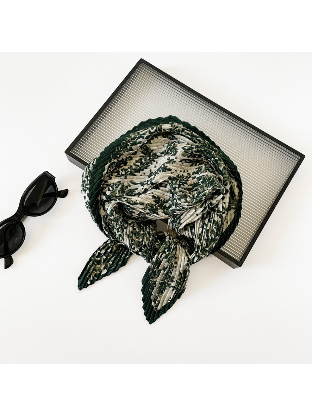 Scarvii - Abstract Leaf Pleated Scarf