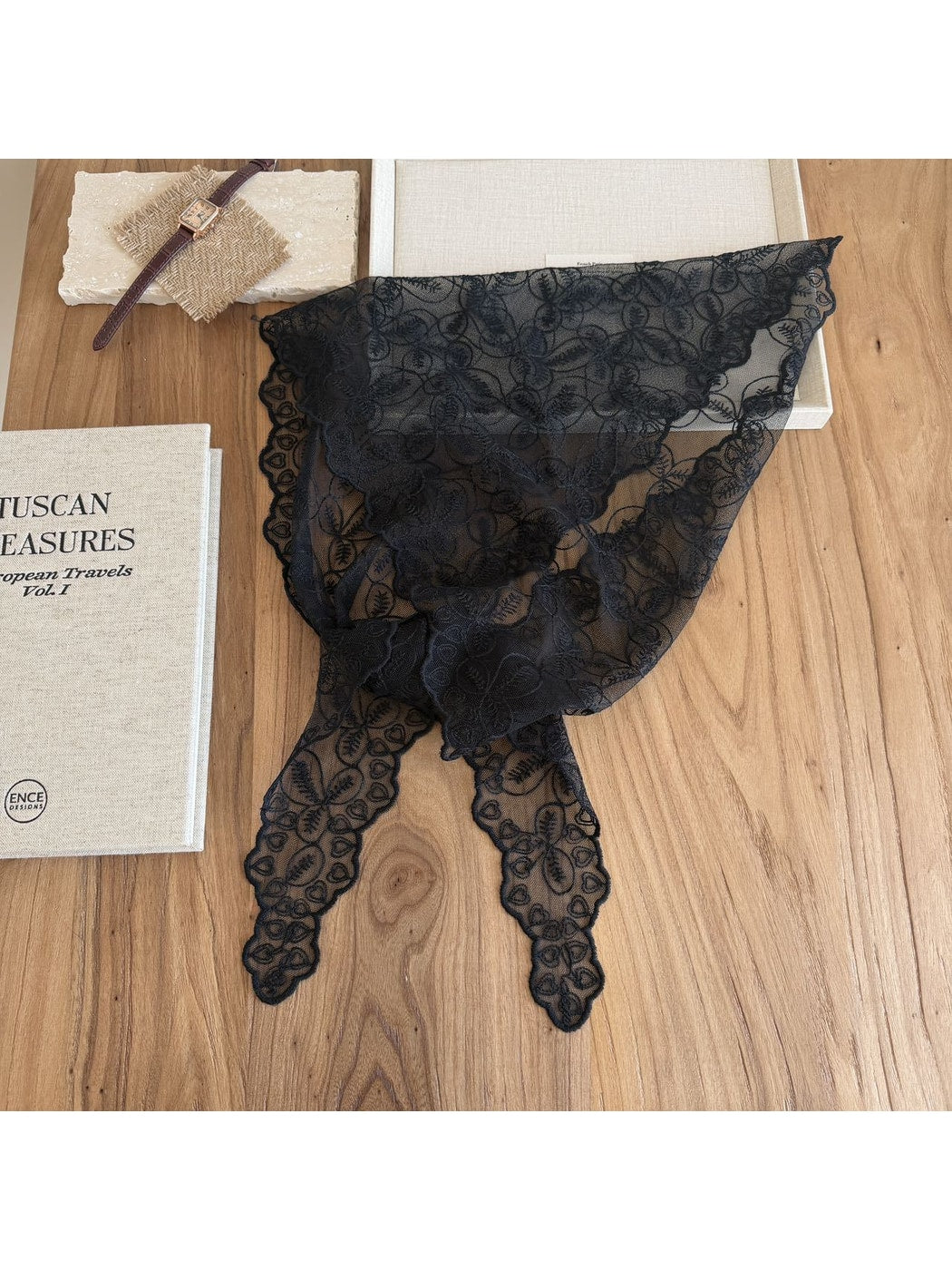 Scarvii - Scalloped Leaf Pattern Lace Bandana Scarf