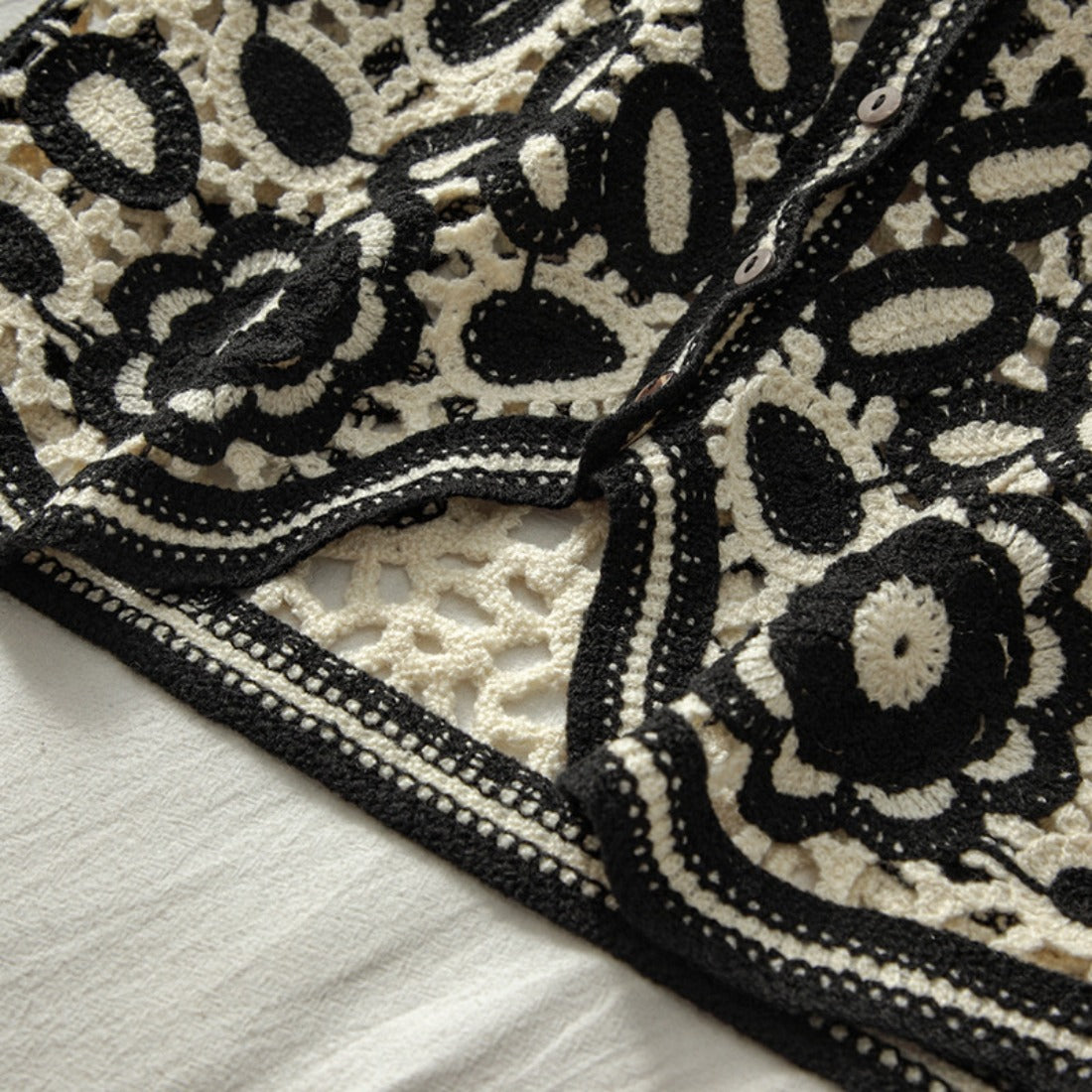 Crosa - Black and White Floral Hollow Knit Vest