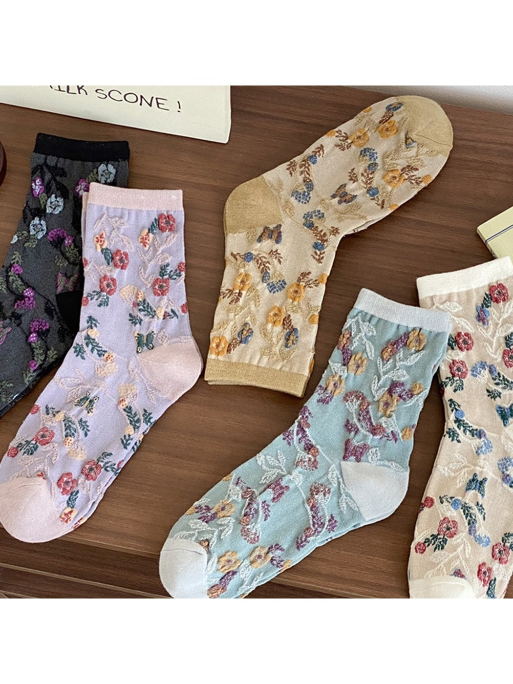 Rufia - Retro Flower Pattern Women's Crew Socks