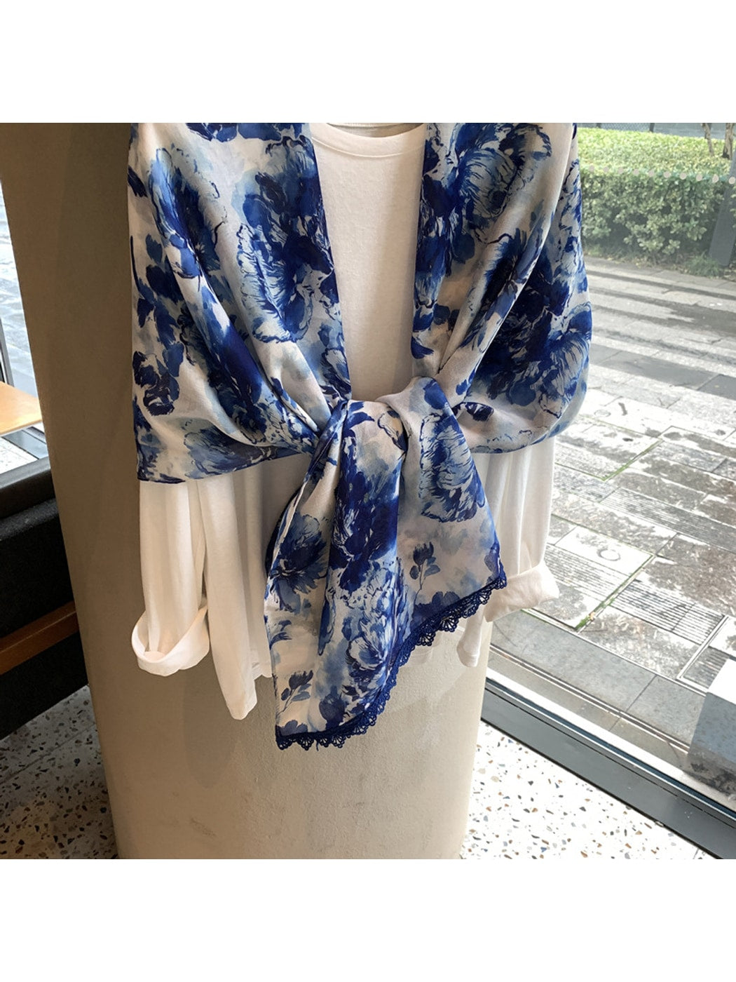 Scarvii - Blue Floral Rectangular Shawl Scarf