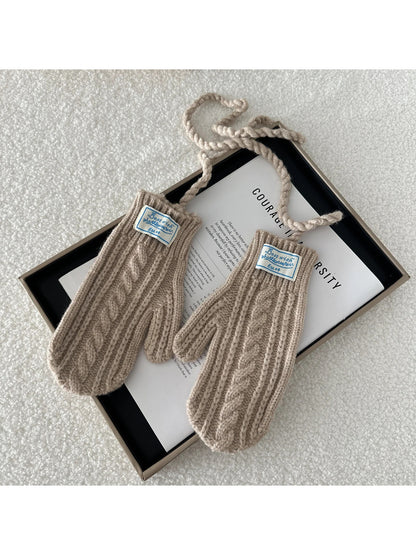 Gloving - Cable Knit Winter Mittens