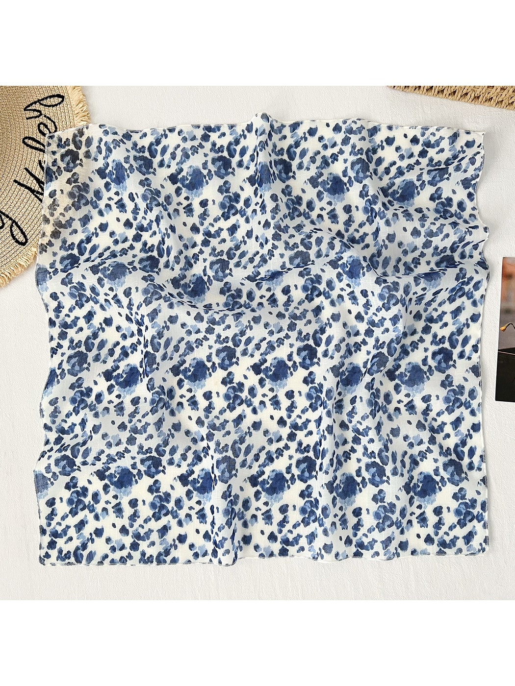 Scarvii - Floral Print Casual Neck Accent Square Scarf