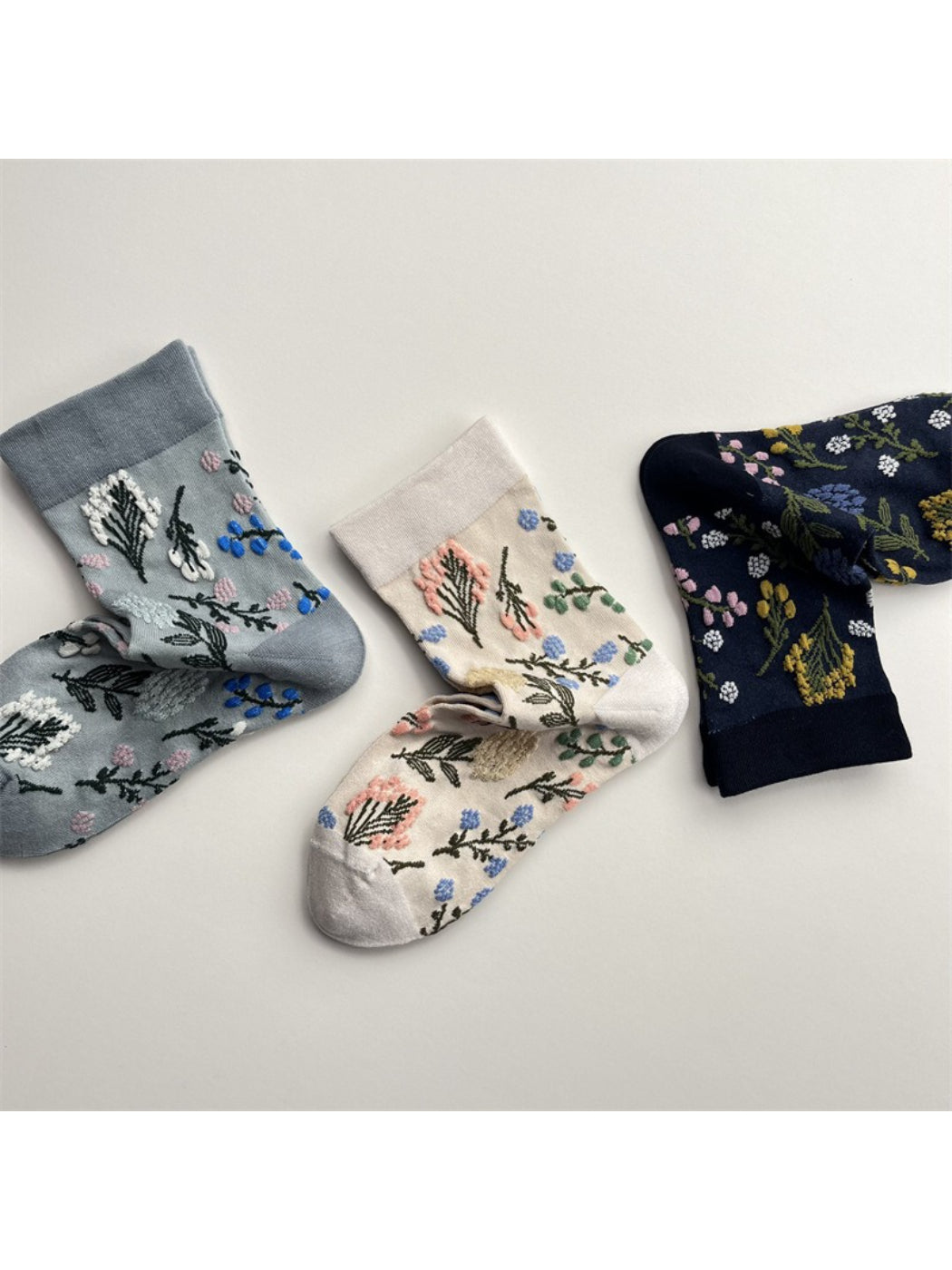 Rufia - Vintage Floral Embroidered Mid-Calf Socks