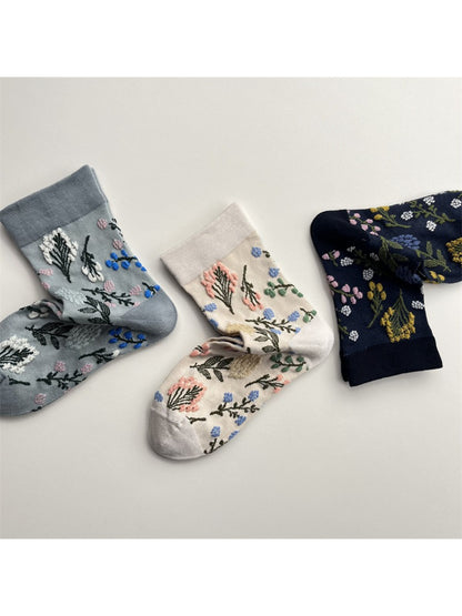 Rufia - Vintage Floral Embroidered Mid-Calf Socks