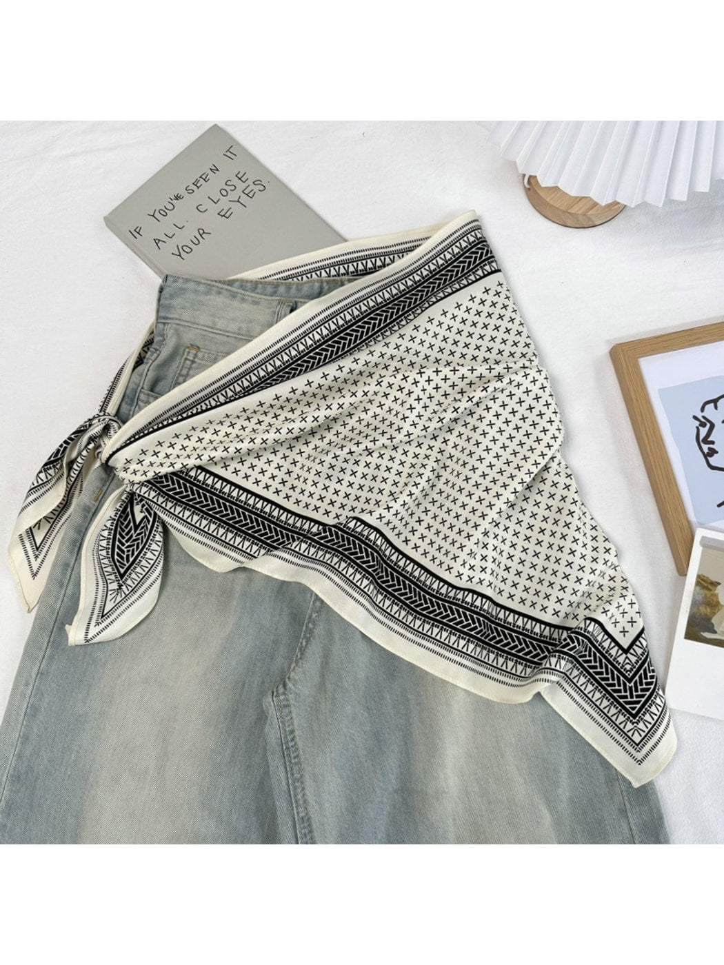 Scarvii - Minimalist Chic Style Triangle Scarf