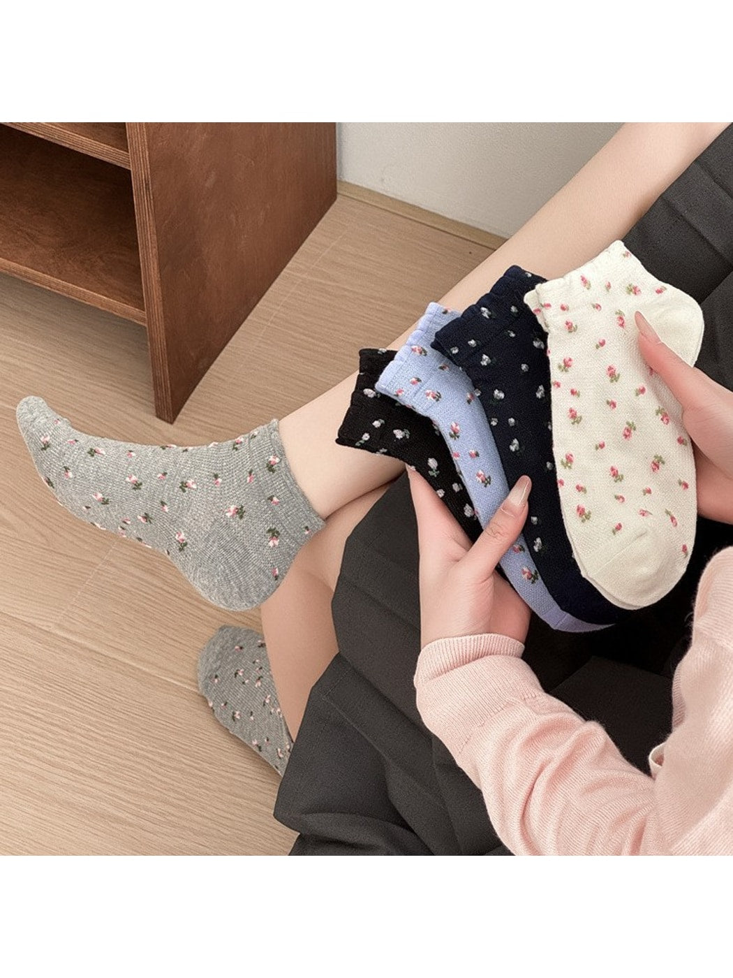 Rufia - Earthy Ditsy Floral Pattern Ankle Socks