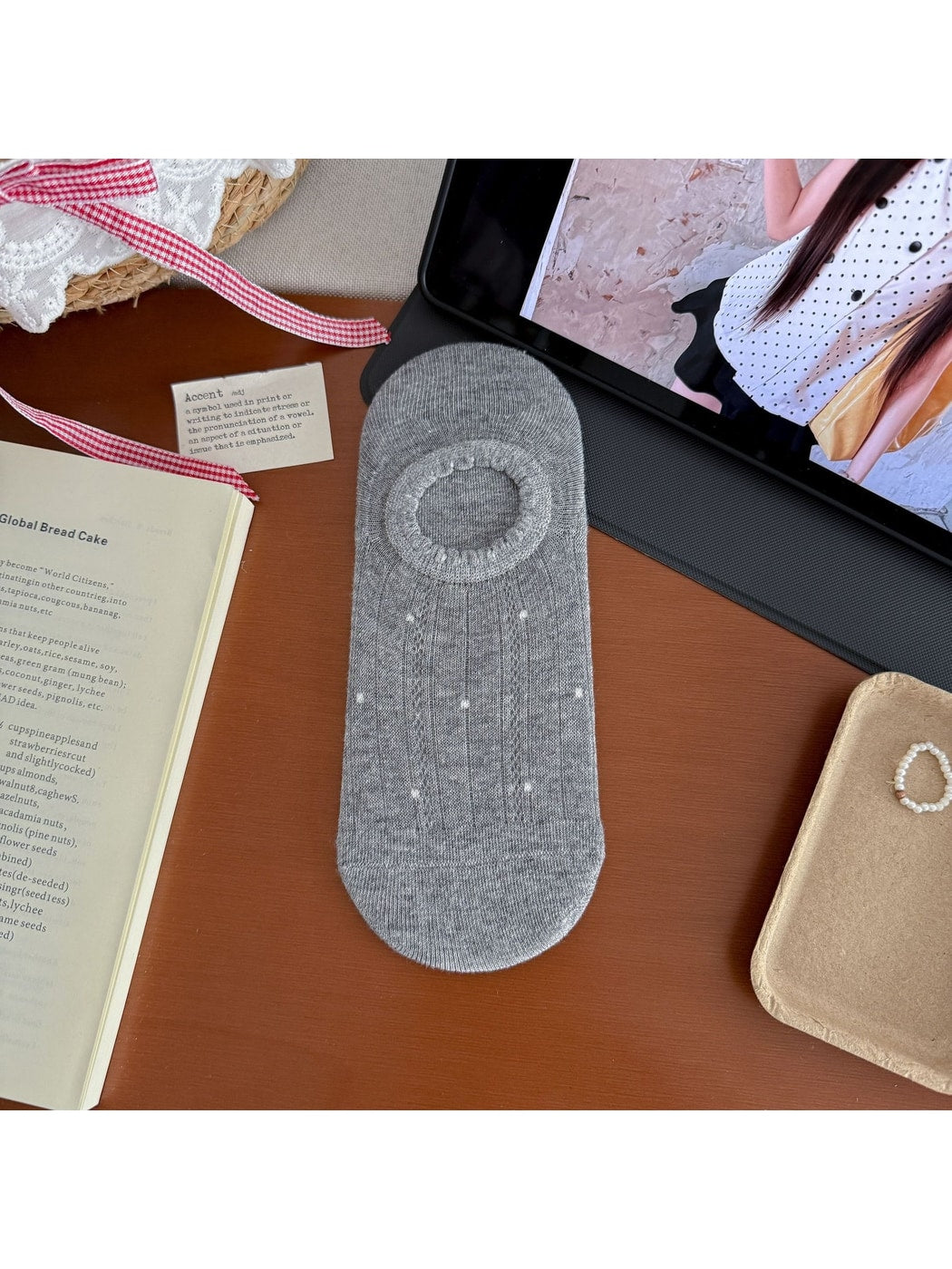Rufia - Minimal Dot Pattern Women's Invisible Socks