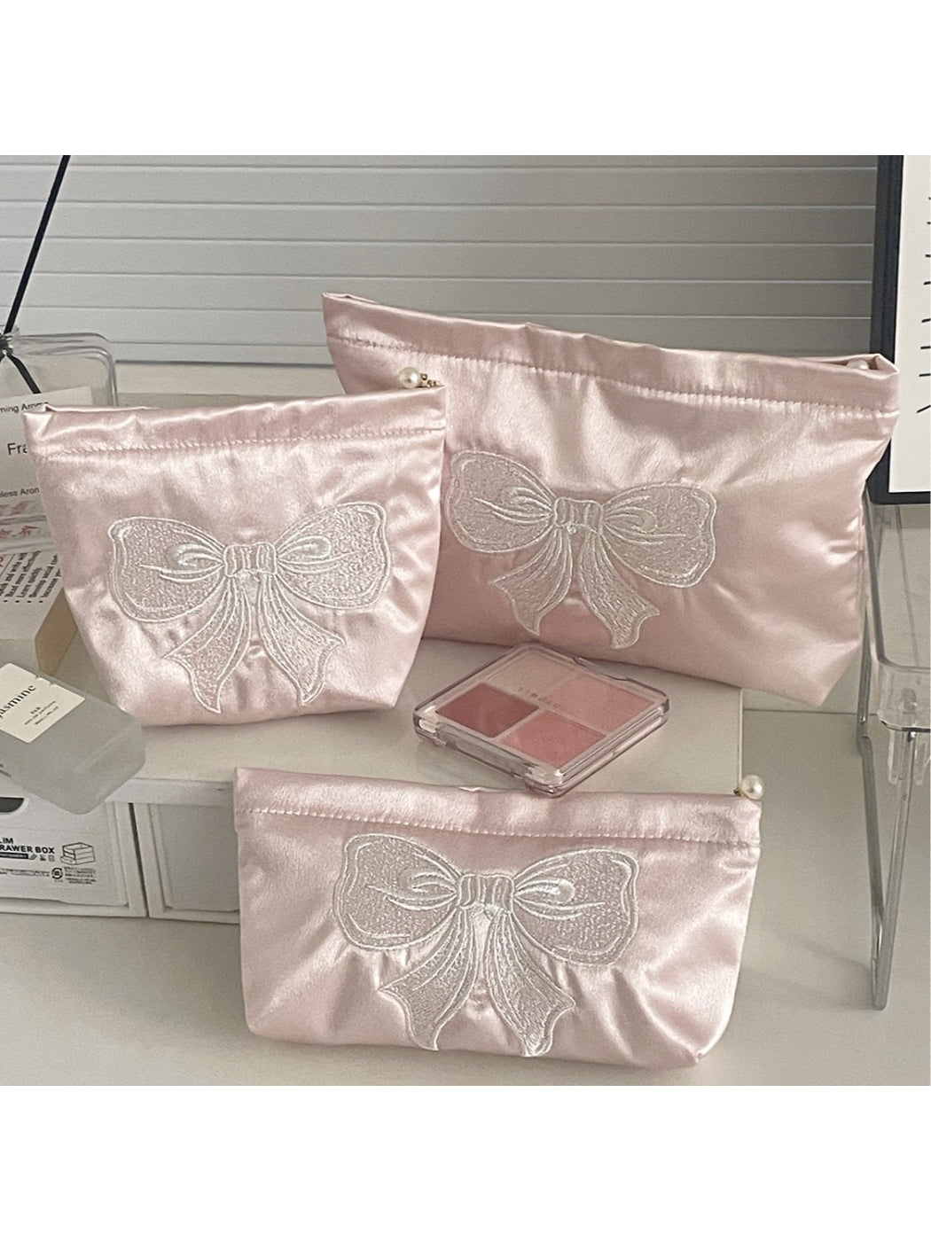 Close-up of the bow detail on the Cosbai elegant cosmetic pouch