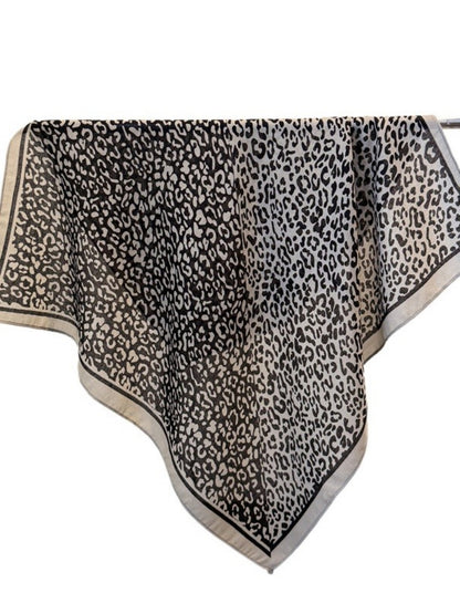 Scarvii - Classic Scarf with Leopard Print