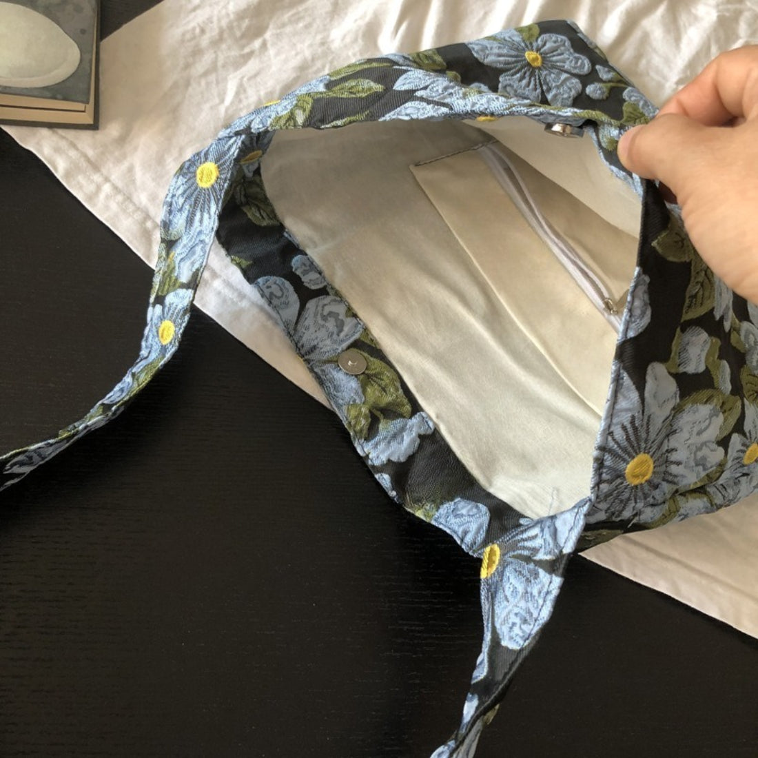 Side view of Cosbai Daisy Garden casual tote bag highlighting its shape and stitching