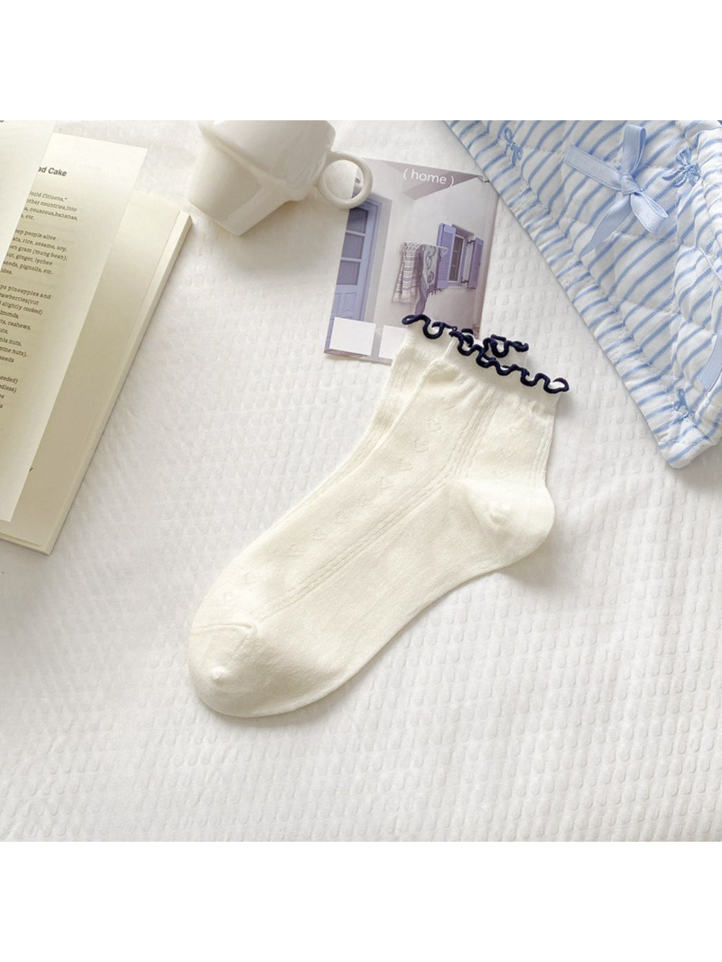 Rufia - Heart Pattern Ruffle Crew Socks product image 3