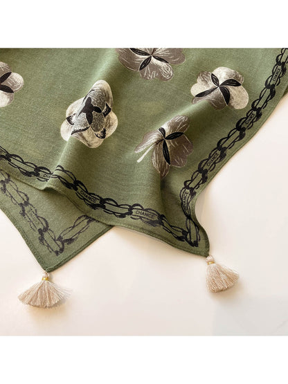 Scarvii - Retro Floral Print Chain Border Square Scarf