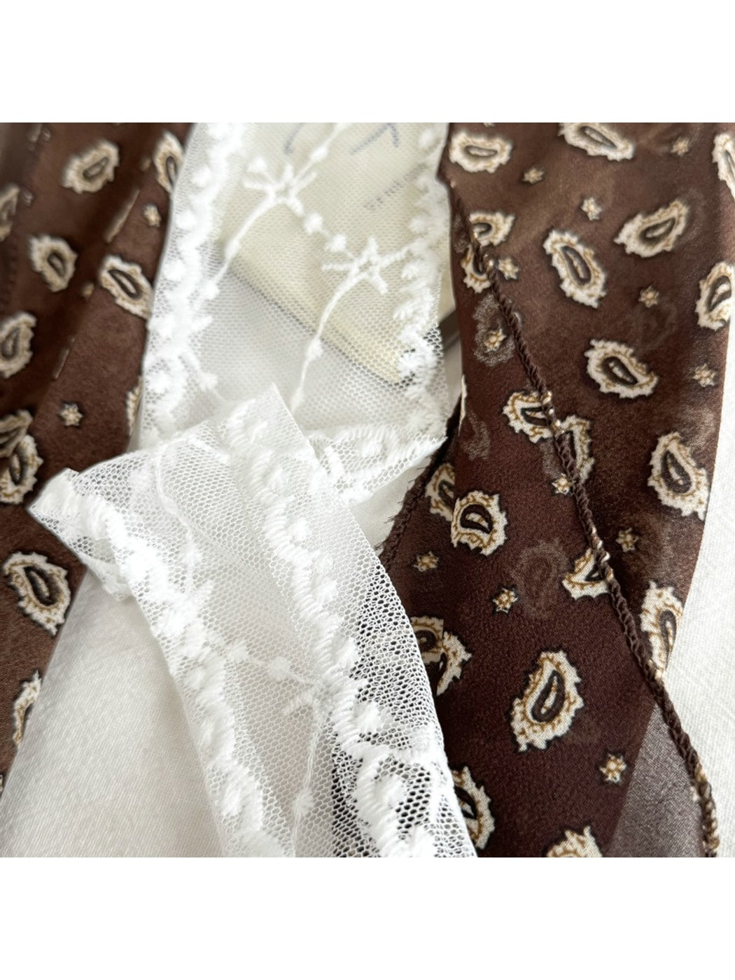 Scarvii - Gentle Paisley Lace Narrow Scarf