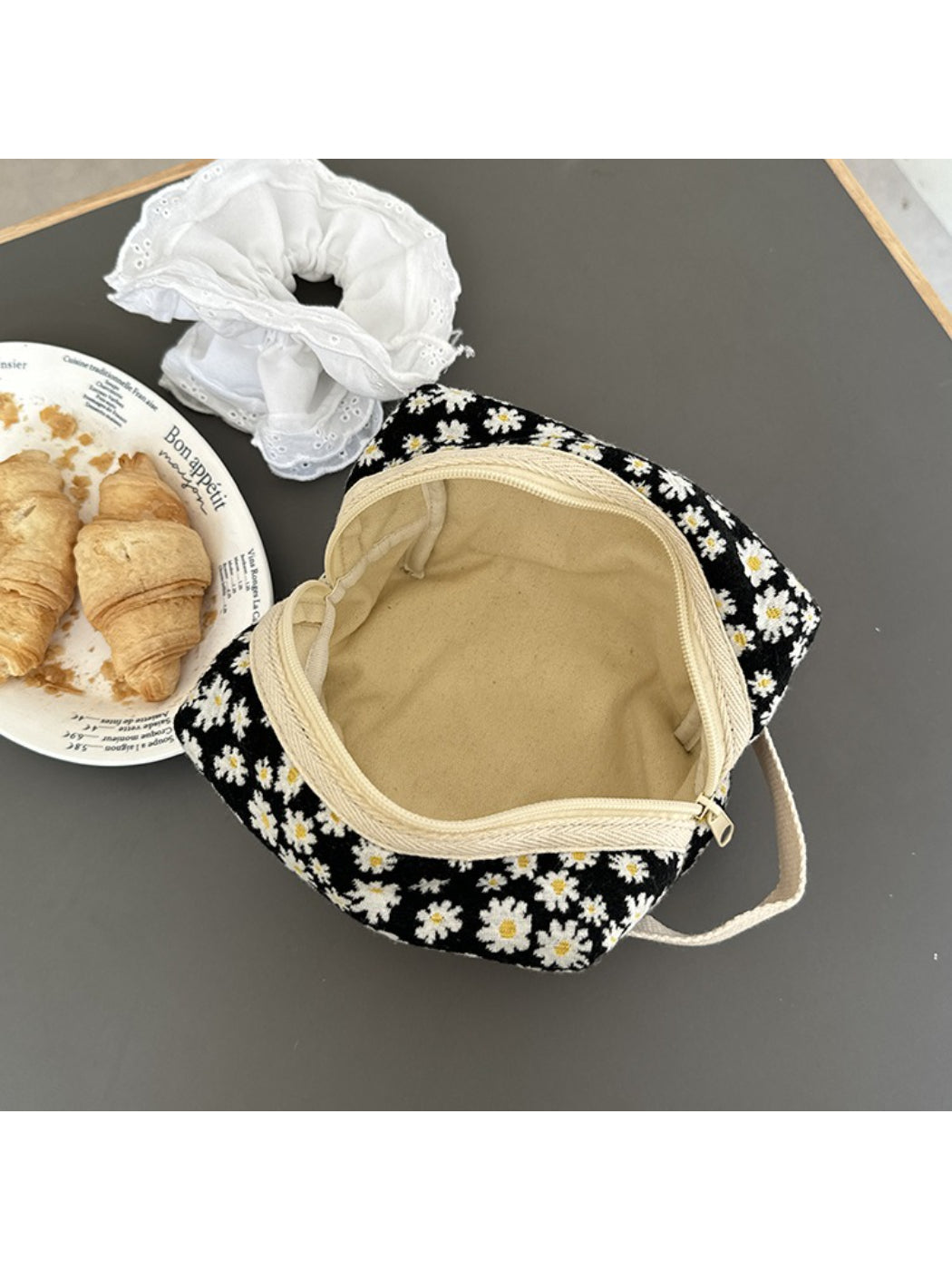 Cosbai - Vintage Floral Zipper Makeup Pouch