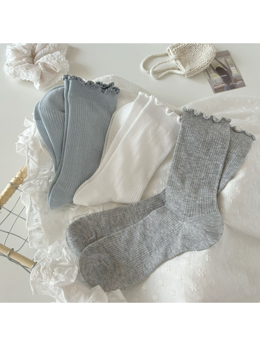 Rufia - Minimalist Solid Color Ruffles Trim Crew Socks