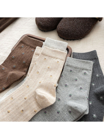 Rufia – Elegant Heart Detail Mid-Calf Socks