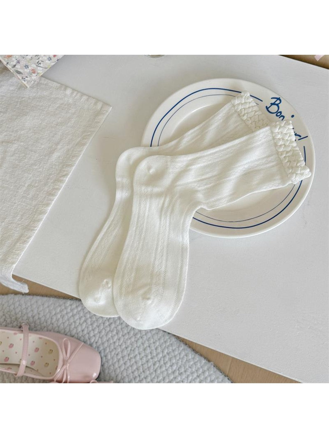 Rufia - Minimalist Ruffled Cuff White Crew Socks