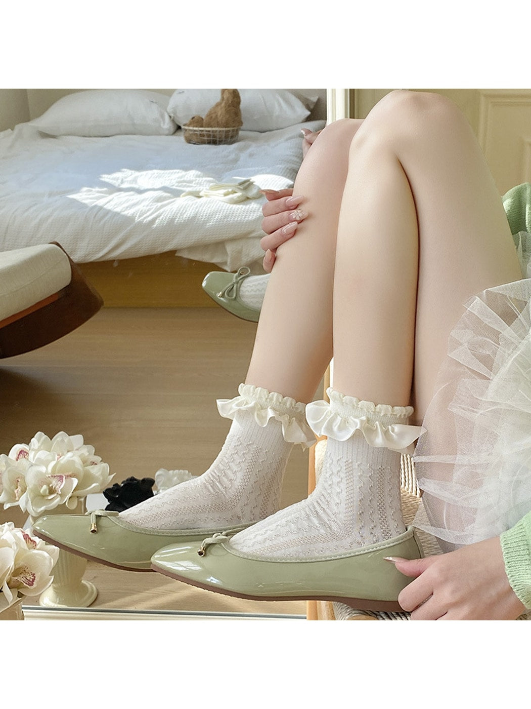 Rufia - Ruffle Trim Solid Color Crew Socks