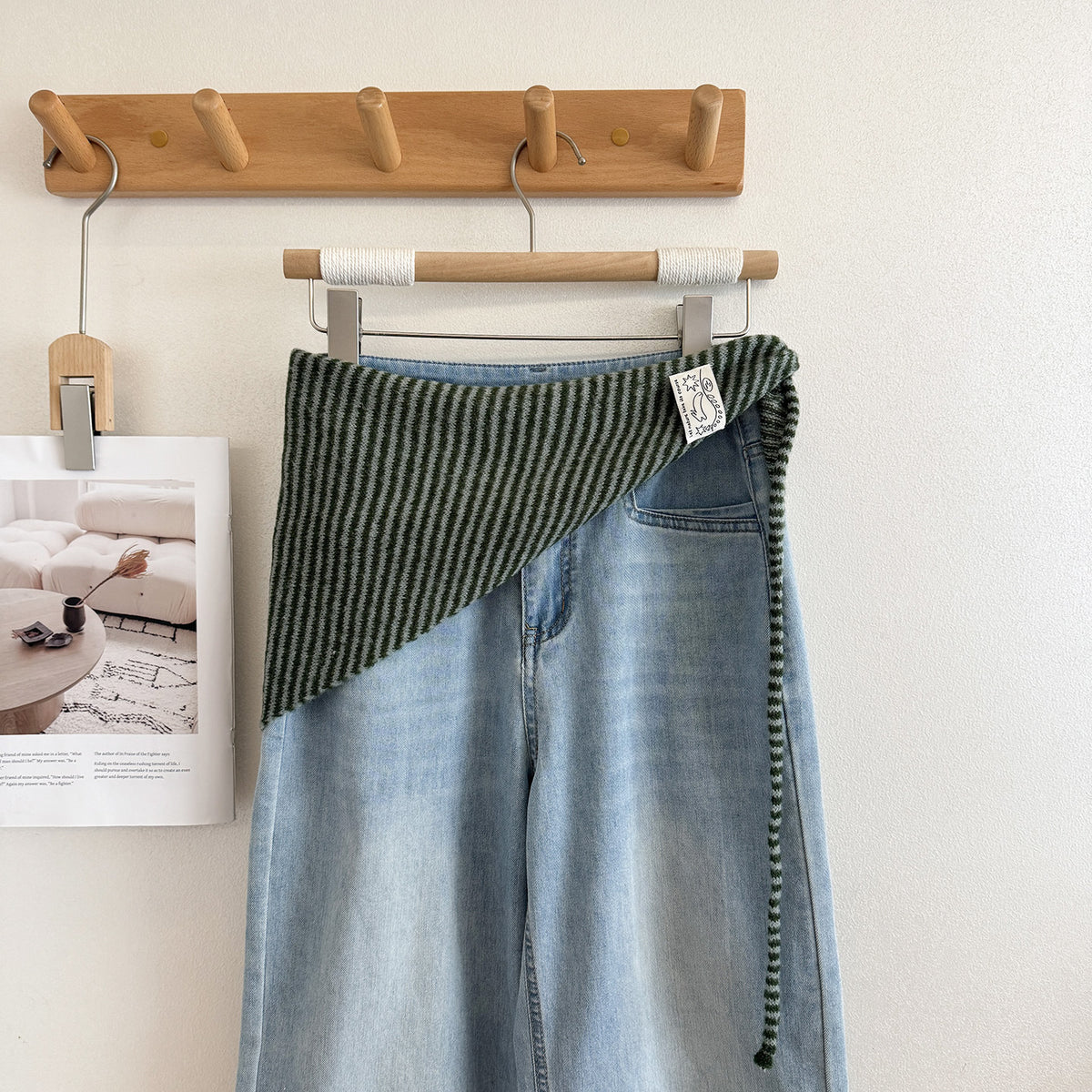 Product image for Scarvii - Striped Pointed-End Triangle Scarf (Dark Green)