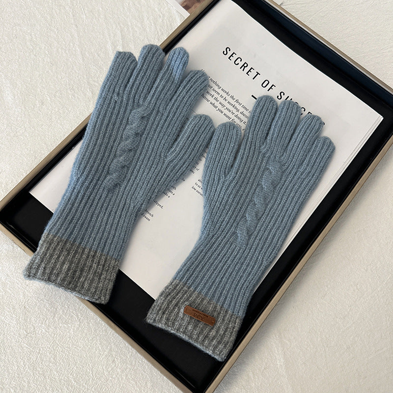 Product image for Gloving - Cable-Knit Braid Motif Ribbed Knit Gloves (Gray Cuff)