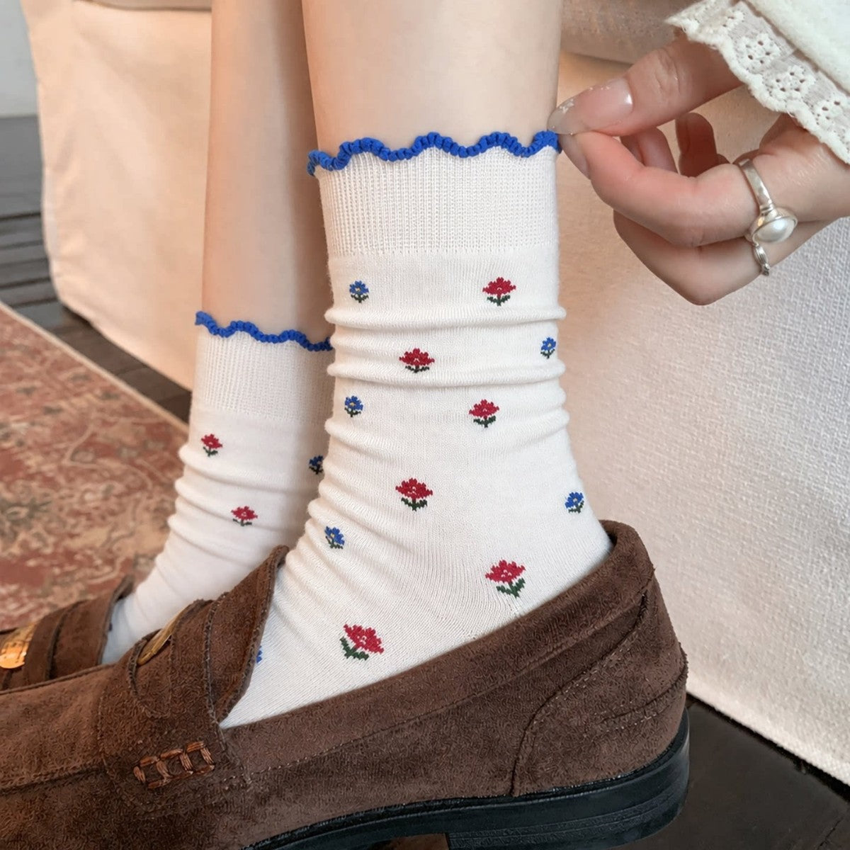 日系文艺小花中筒袜子女木耳边灰色提花百搭ins风堆堆无骨棉袜