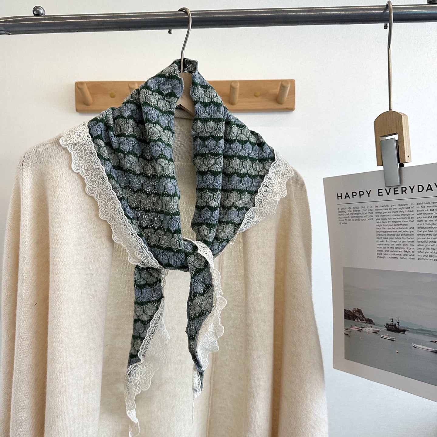 Product image for Scarvii - Triangle Scarf White Scalloped Lace Edging Scarf (Blue / Green)