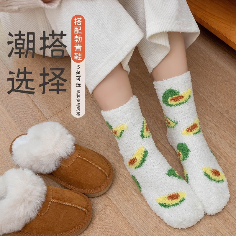日系牛油果不掉毛珊瑚绒袜子女秋季居家睡眠袜加绒加厚卡通地板袜