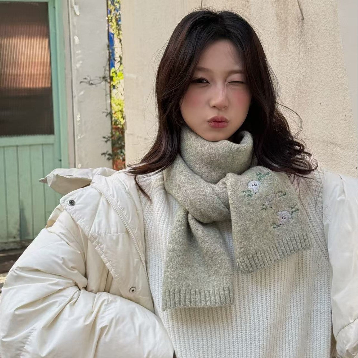 新款羊毛混纺刺绣围巾秋冬季女纯色针织韩版学生百搭时尚保暖围脖