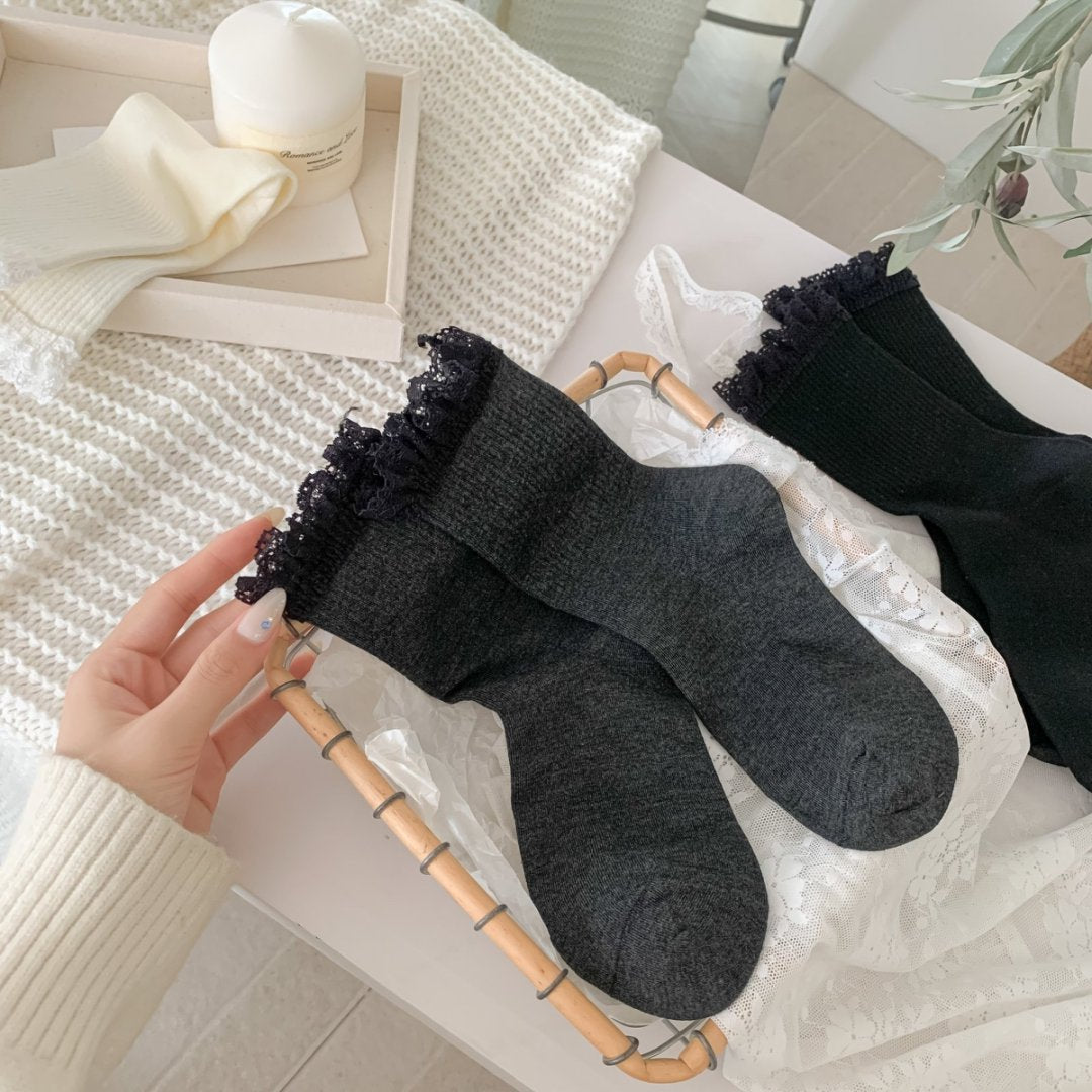 秋冬新款袜子女韩系蕾丝镂空小花边白色女袜无骨休闲中筒堆堆袜
