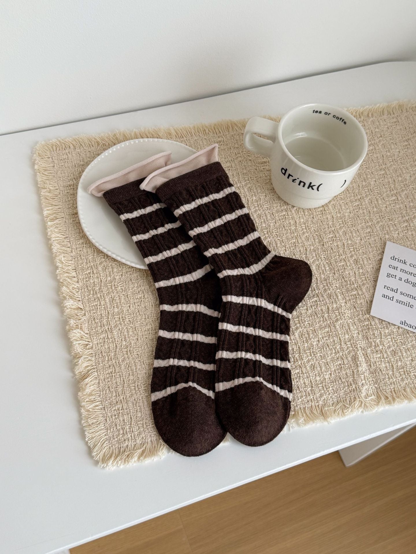 袜子日系麻花暗纹咖色条纹秋冬袜子加厚针织保暖女袜中筒袜子批发