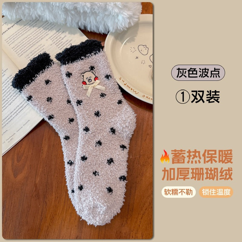 秋冬新款波点珊瑚绒袜子女加厚保暖卡通刺绣小熊袜睡觉穿毛毛袜子