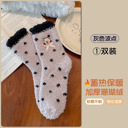 秋冬新款波点珊瑚绒袜子女加厚保暖卡通刺绣小熊袜睡觉穿毛毛袜子
