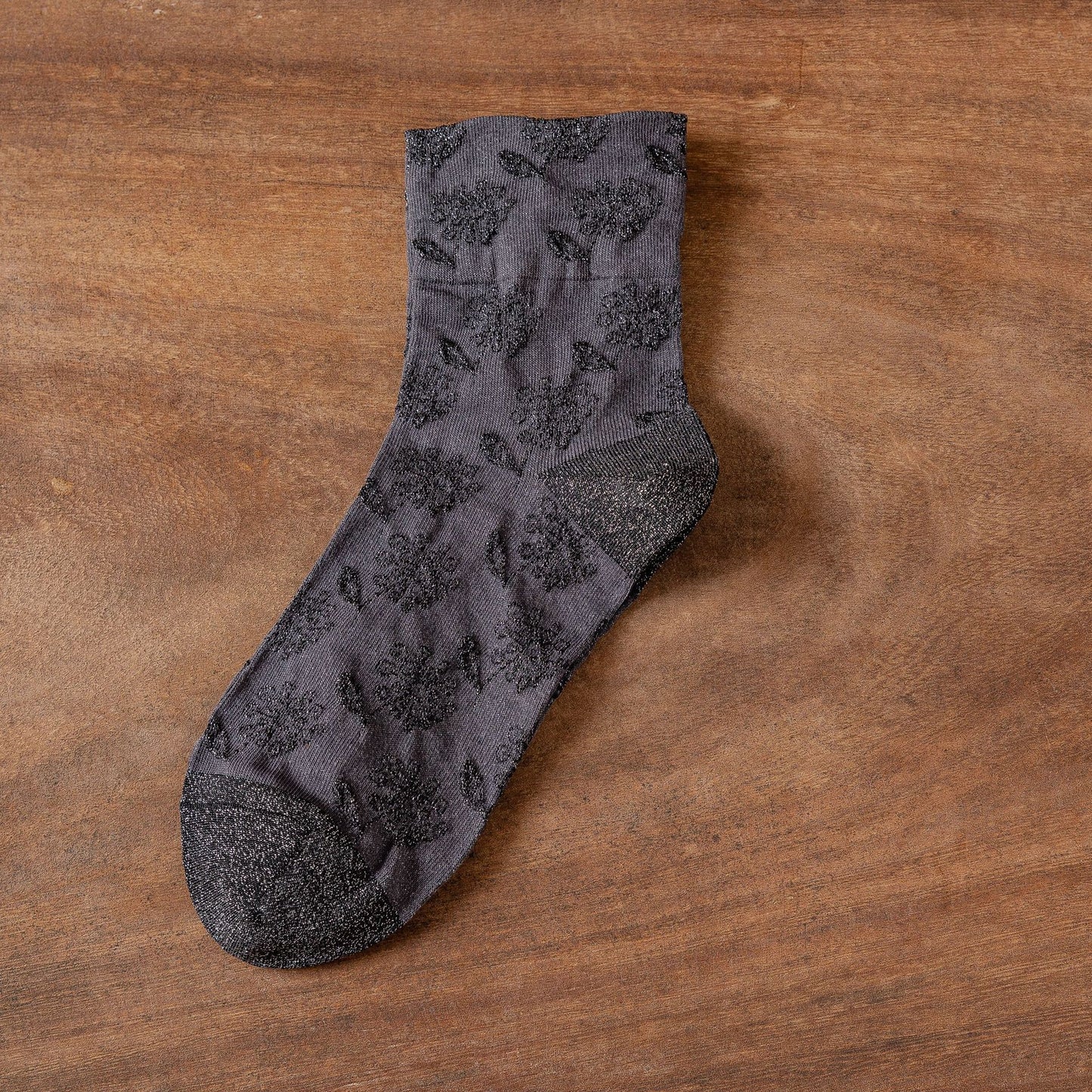 Rufia - Loose Vintage Embroidered Floral Socks