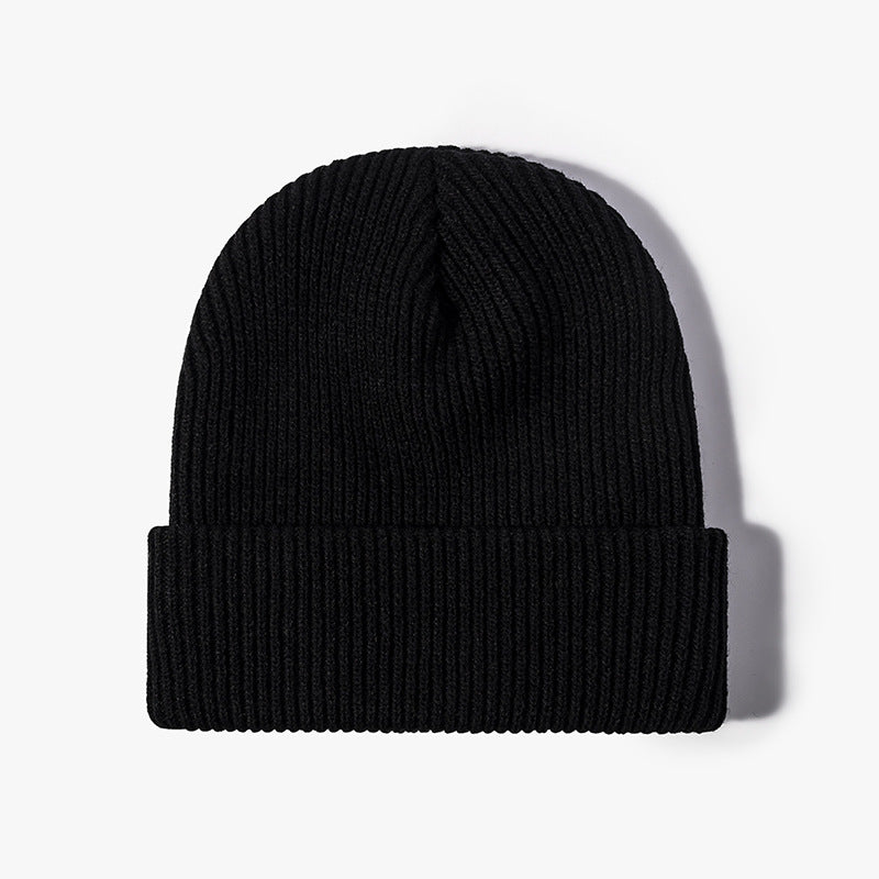 Black essential ribbed knit beanie