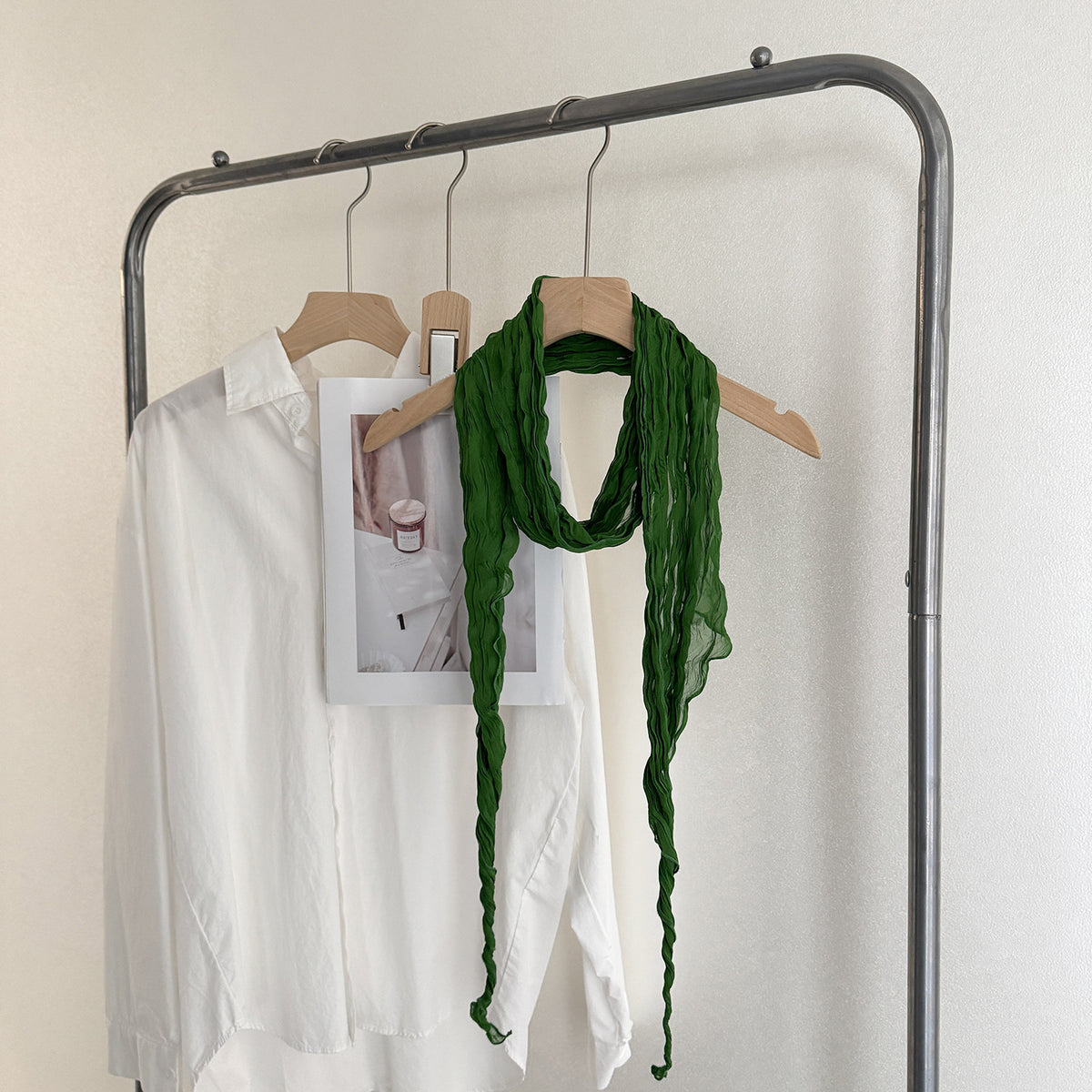 日系文艺风！复古纯色围巾女薄款褶皱丝巾秋冬氛围感细窄长条围脖