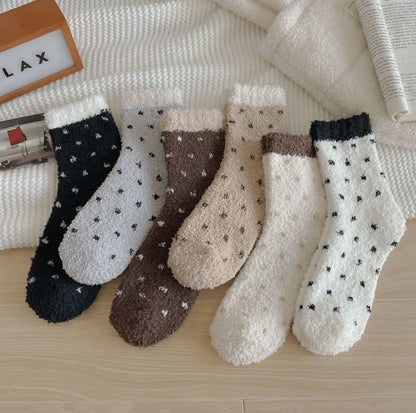 秋冬日系加厚珊瑚绒波点袜子女睡眠袜不掉毛中筒袜地板袜跨境批发