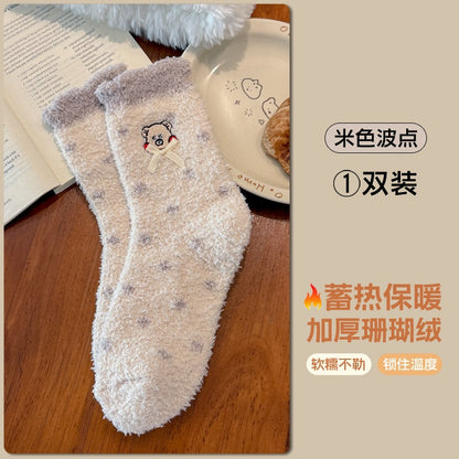 秋冬新款波点珊瑚绒袜子女加厚保暖卡通刺绣小熊袜睡觉穿毛毛袜子
