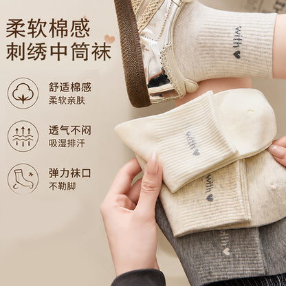 春秋款女士字母中筒袜亲肤透气吸湿排汗舒适亲肤柔软休闲百搭款