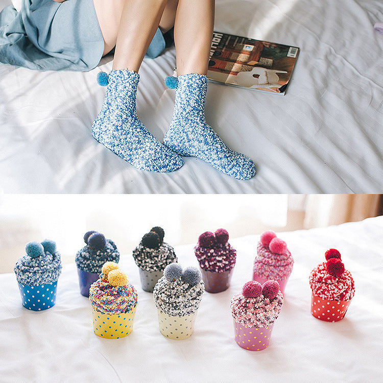 供应跨境女士蛋糕袜圣诞袜子珊瑚绒地板袜菊花纱睡眠袜cake socks