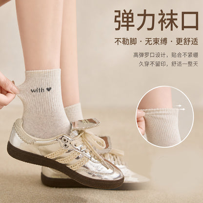 春秋款女士字母中筒袜亲肤透气吸湿排汗舒适亲肤柔软休闲百搭款