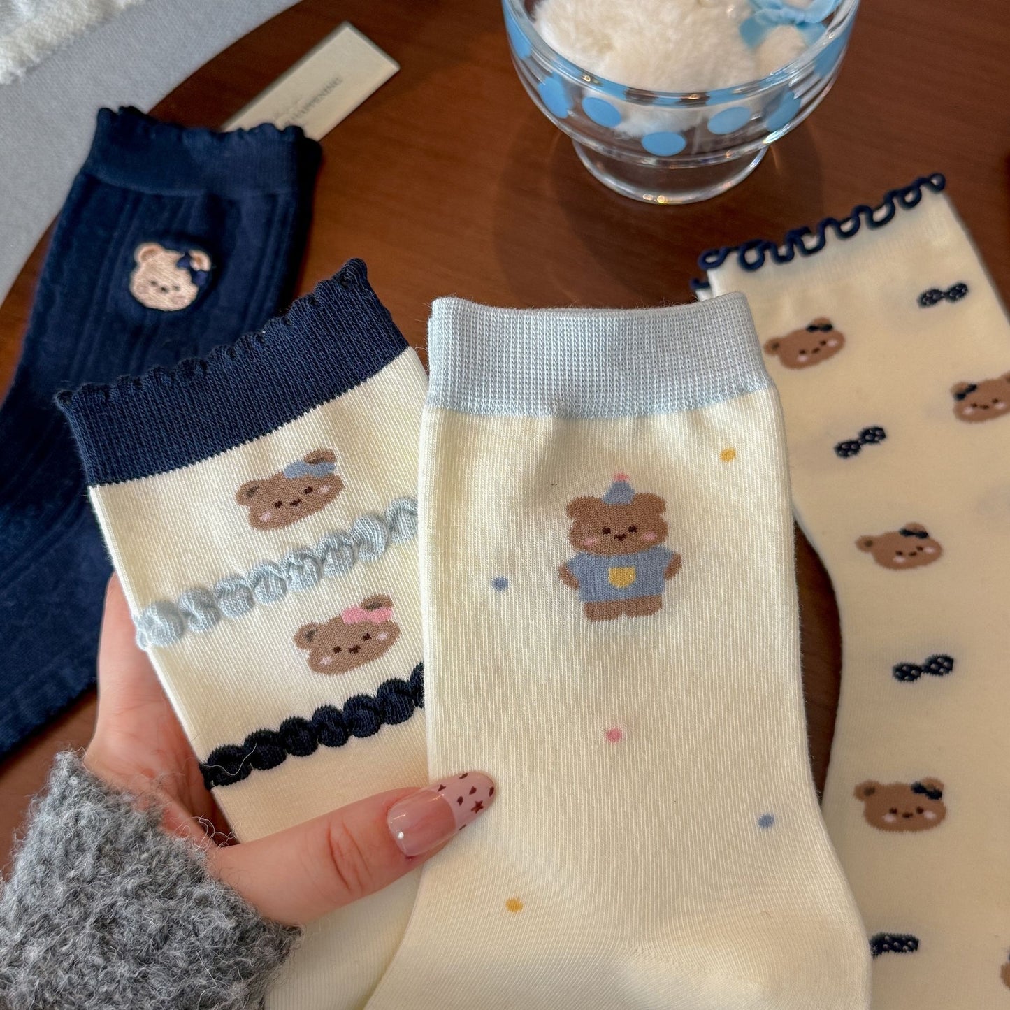 花边灰色卡通小熊袜子女春秋款棉撞色中筒袜学院风堆堆袜