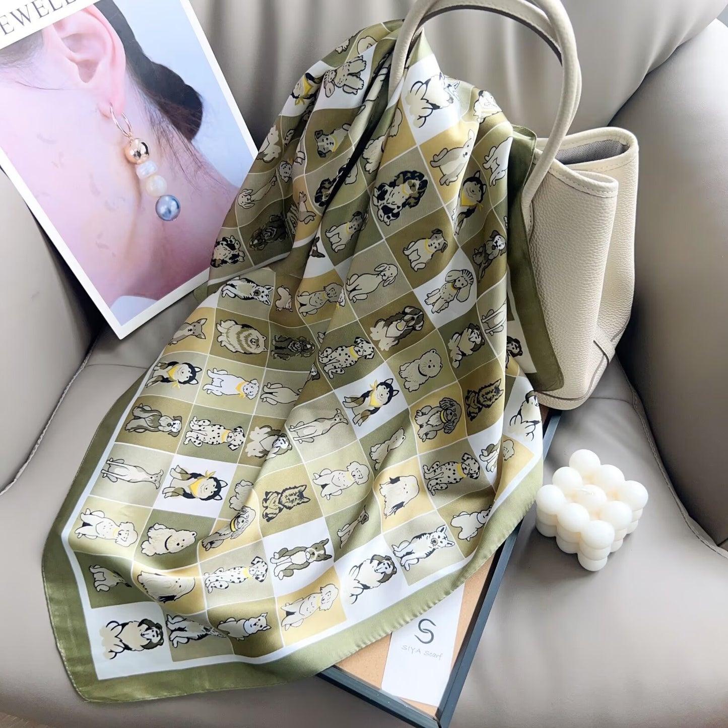 卡通格纹小方巾缎面顺滑丝巾彩色包边领巾女款百搭装饰潮流配饰