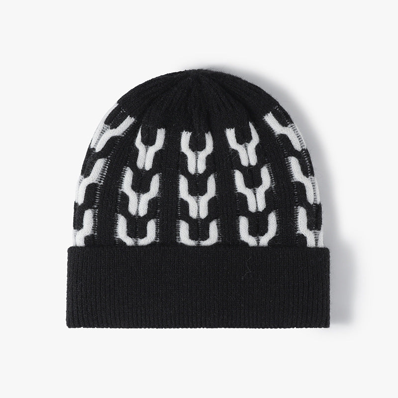 Black contrast chain-pattern fleece-lined beanie product view