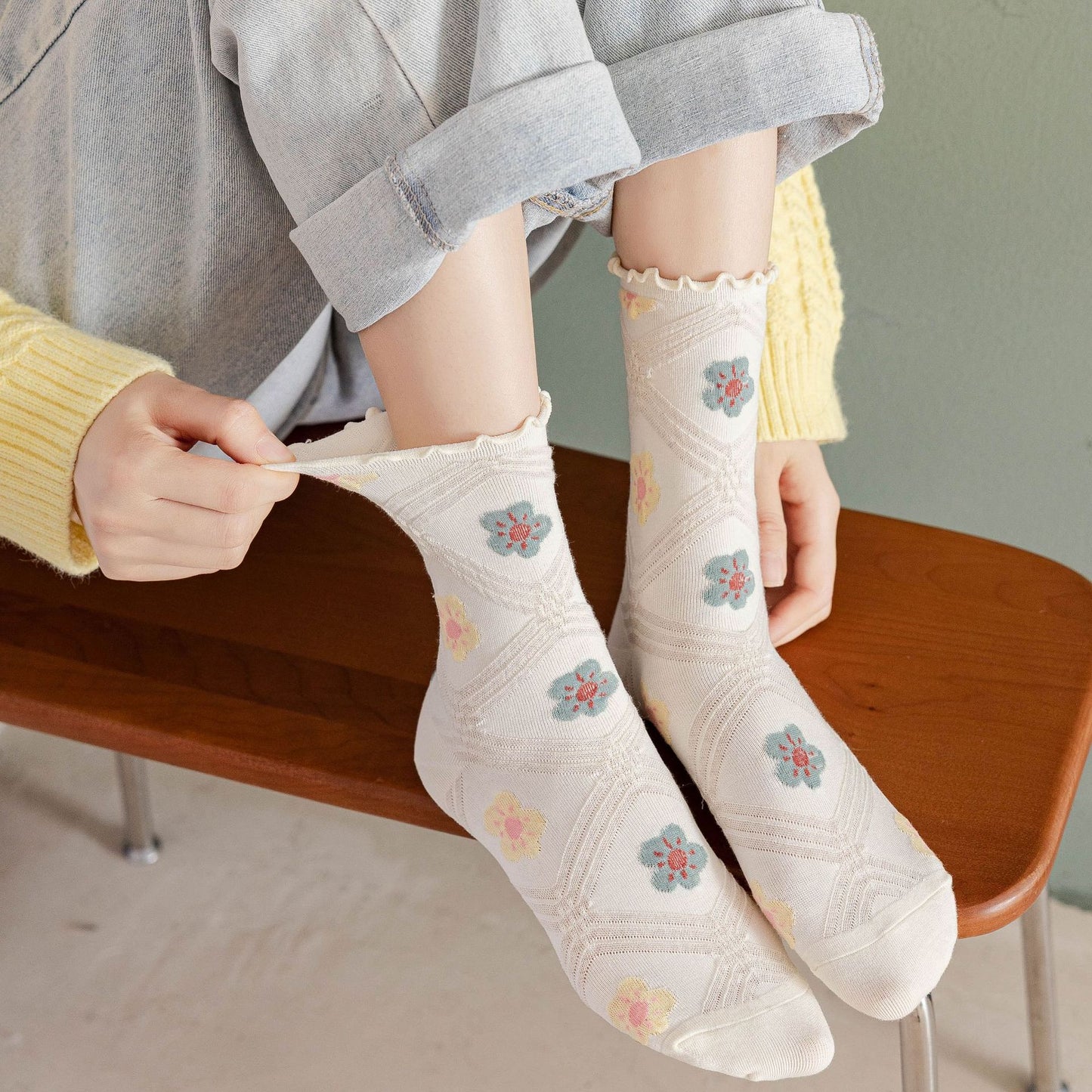 Rufia - Scalloped Edge Floral Women's Socks