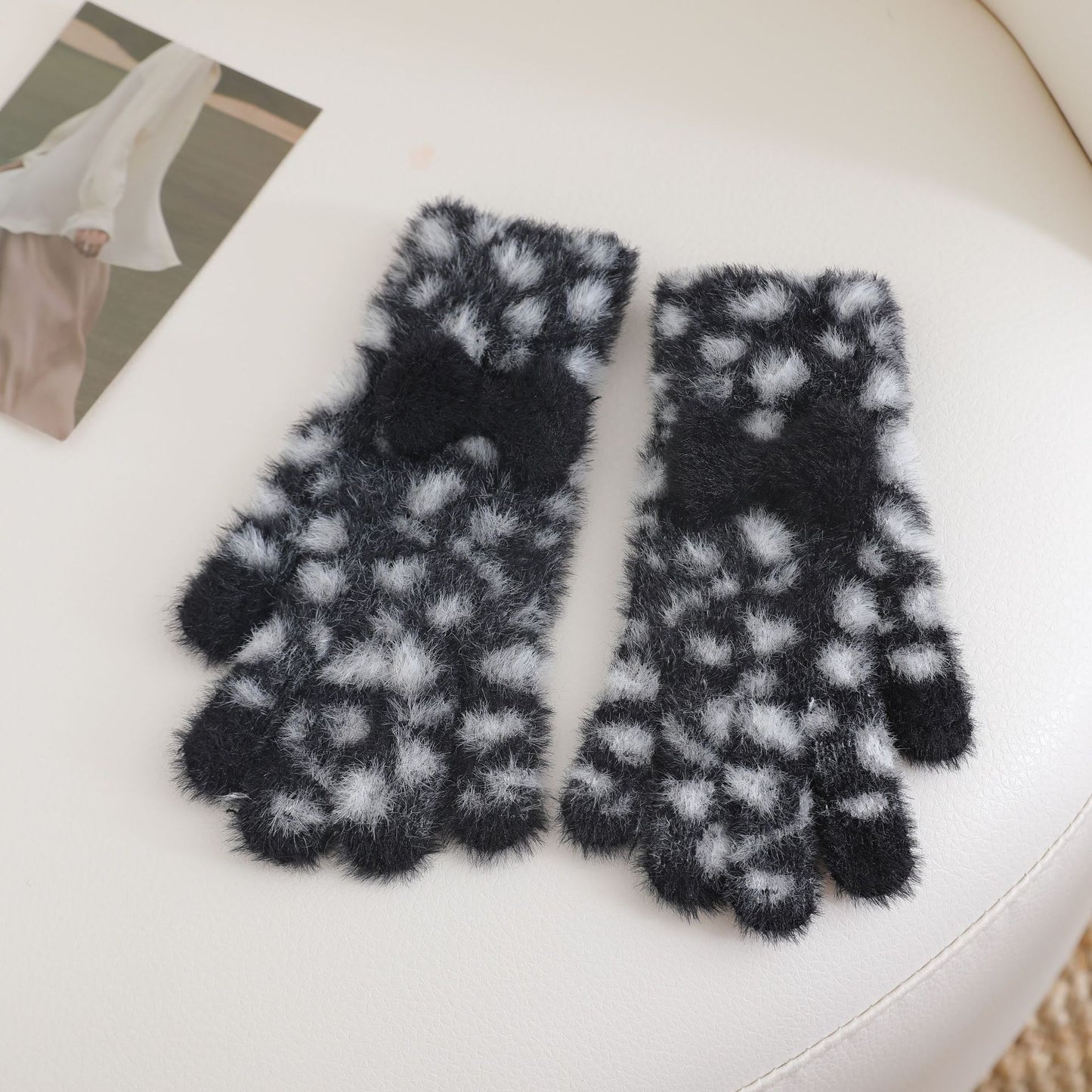 Gloving - Fuzzy Leopard Print Gloves