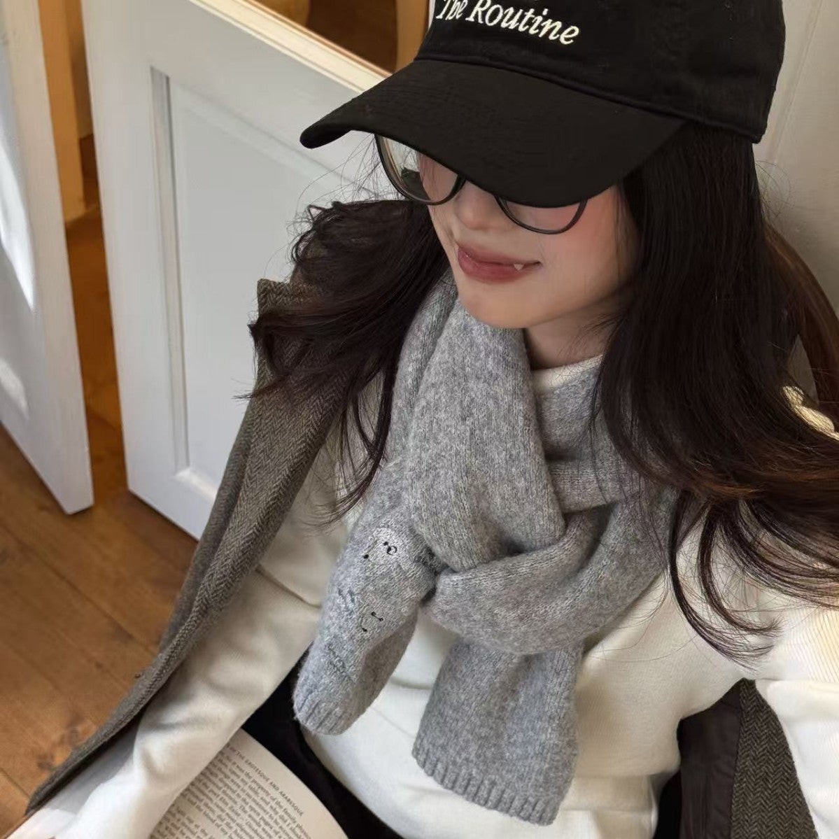 新款羊毛混纺刺绣围巾秋冬季女纯色针织韩版学生百搭时尚保暖围脖