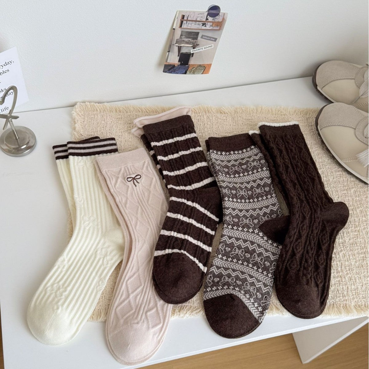 袜子日系麻花暗纹咖色条纹秋冬袜子加厚针织保暖女袜中筒袜子批发