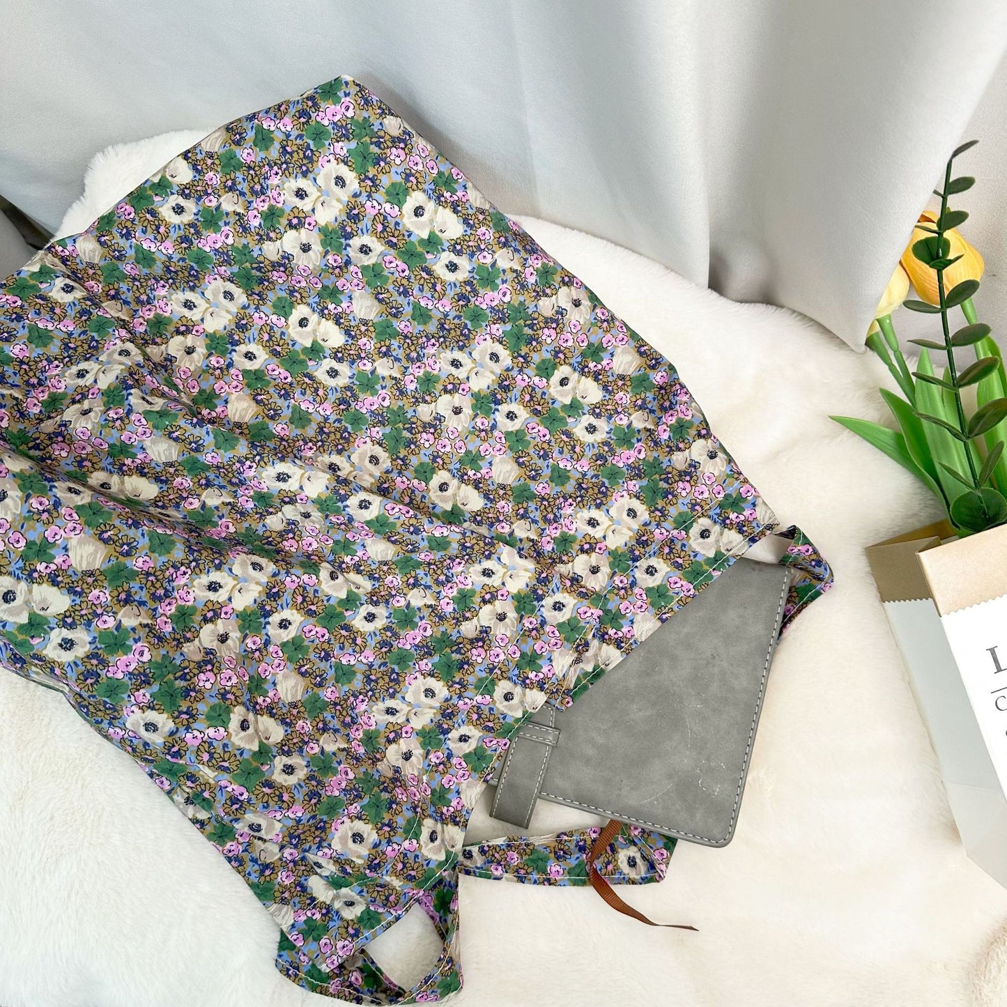 Cosbai - Soft Floral Shoulder Bag